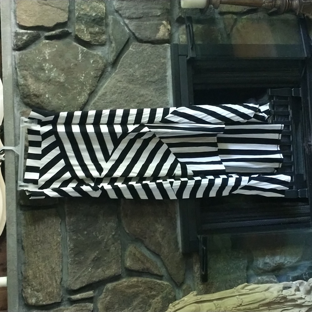 Torrid black & white high low maxi skirt